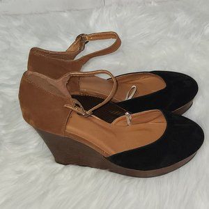 Torrid Black and Tan Wedge Shoe
